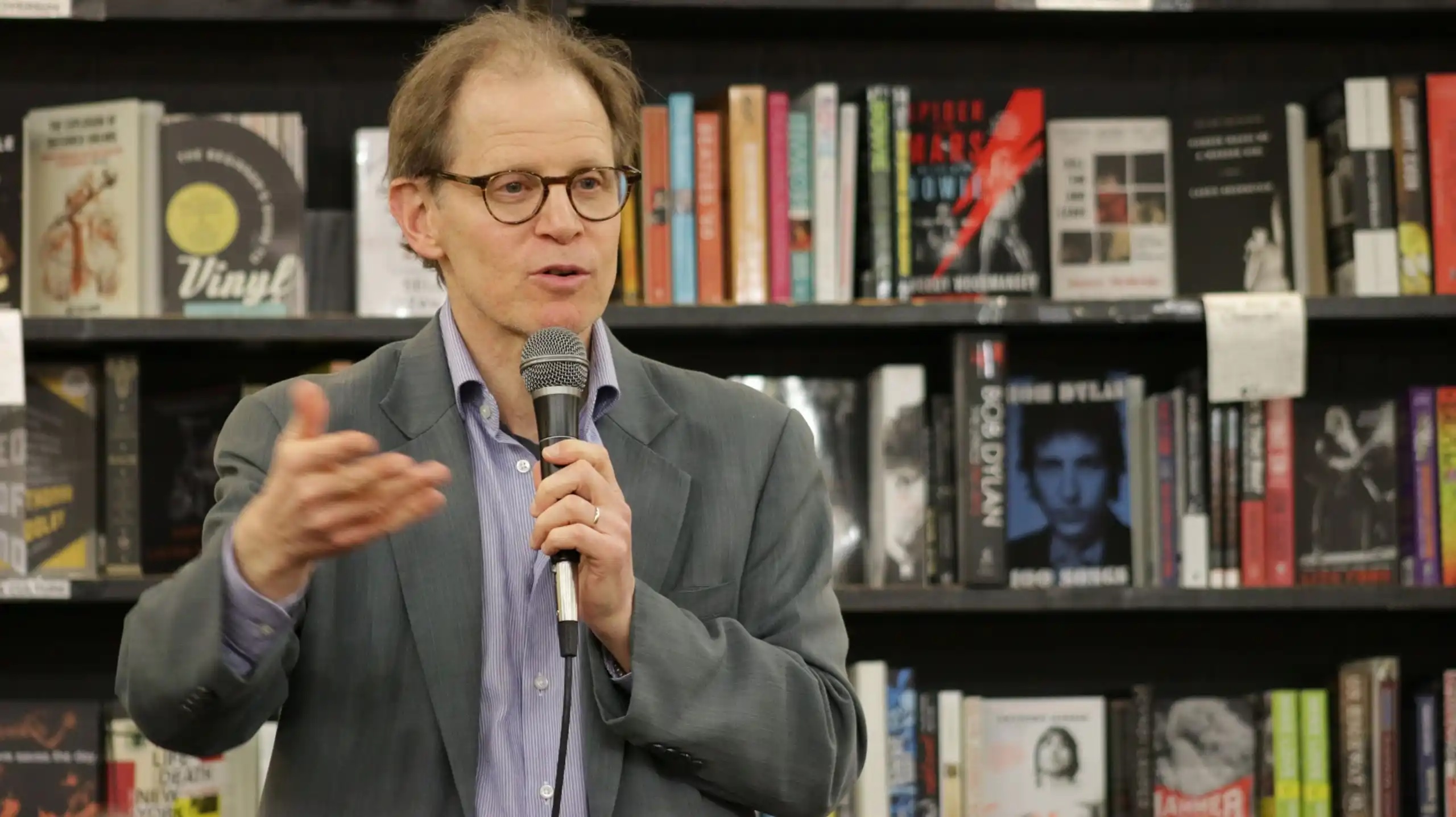 Autumnal lakeside landscape photo at the Sedona Mago Retreat Center