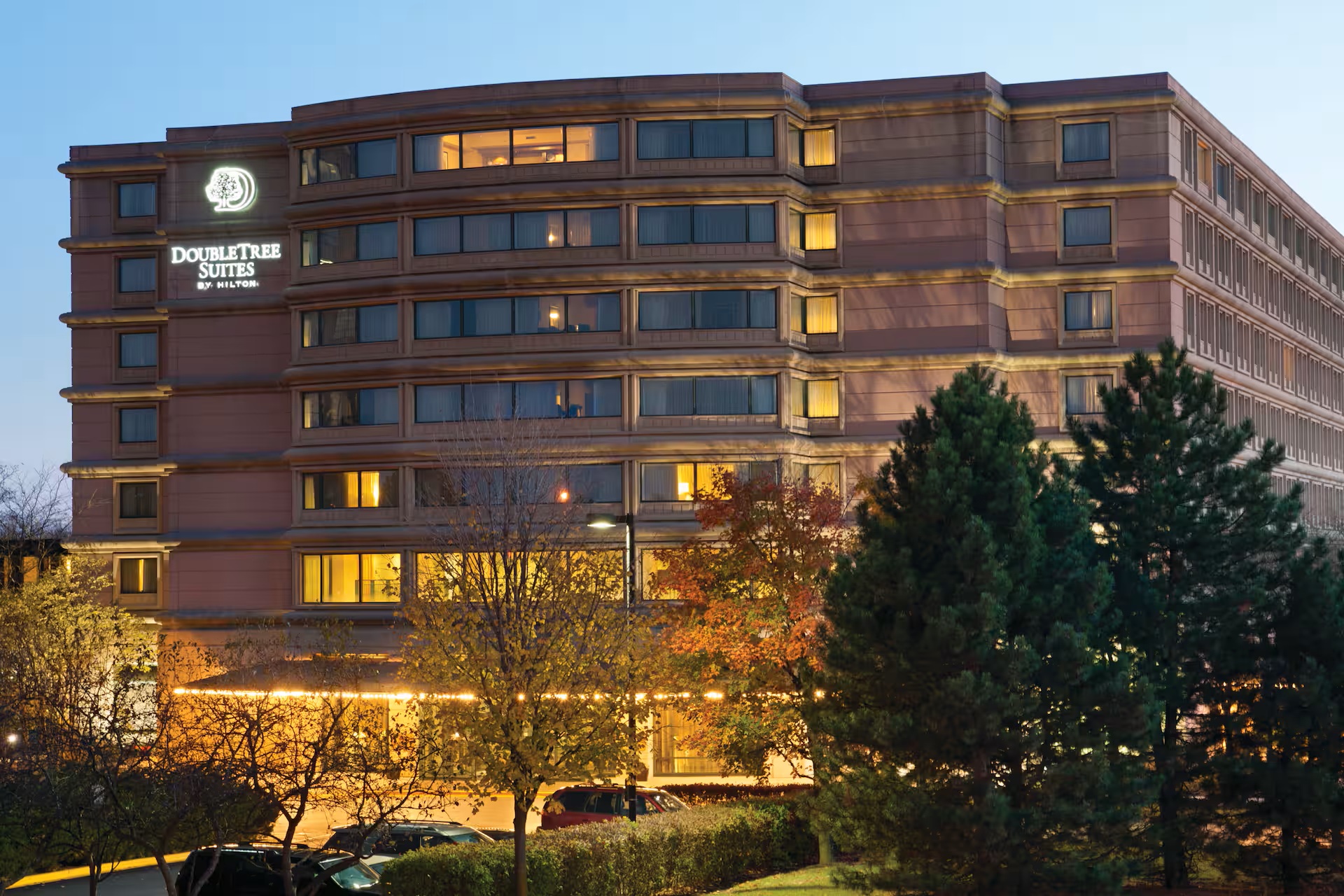 DoubleTree Suites by Hilton, Downers Grove — exterior